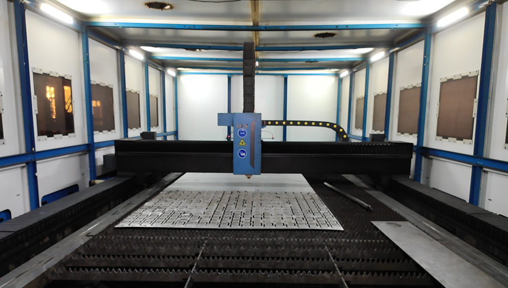 تقنيات الليزر المبتكرة: شرح قطع الأنابيب مقابل قطع الألياف